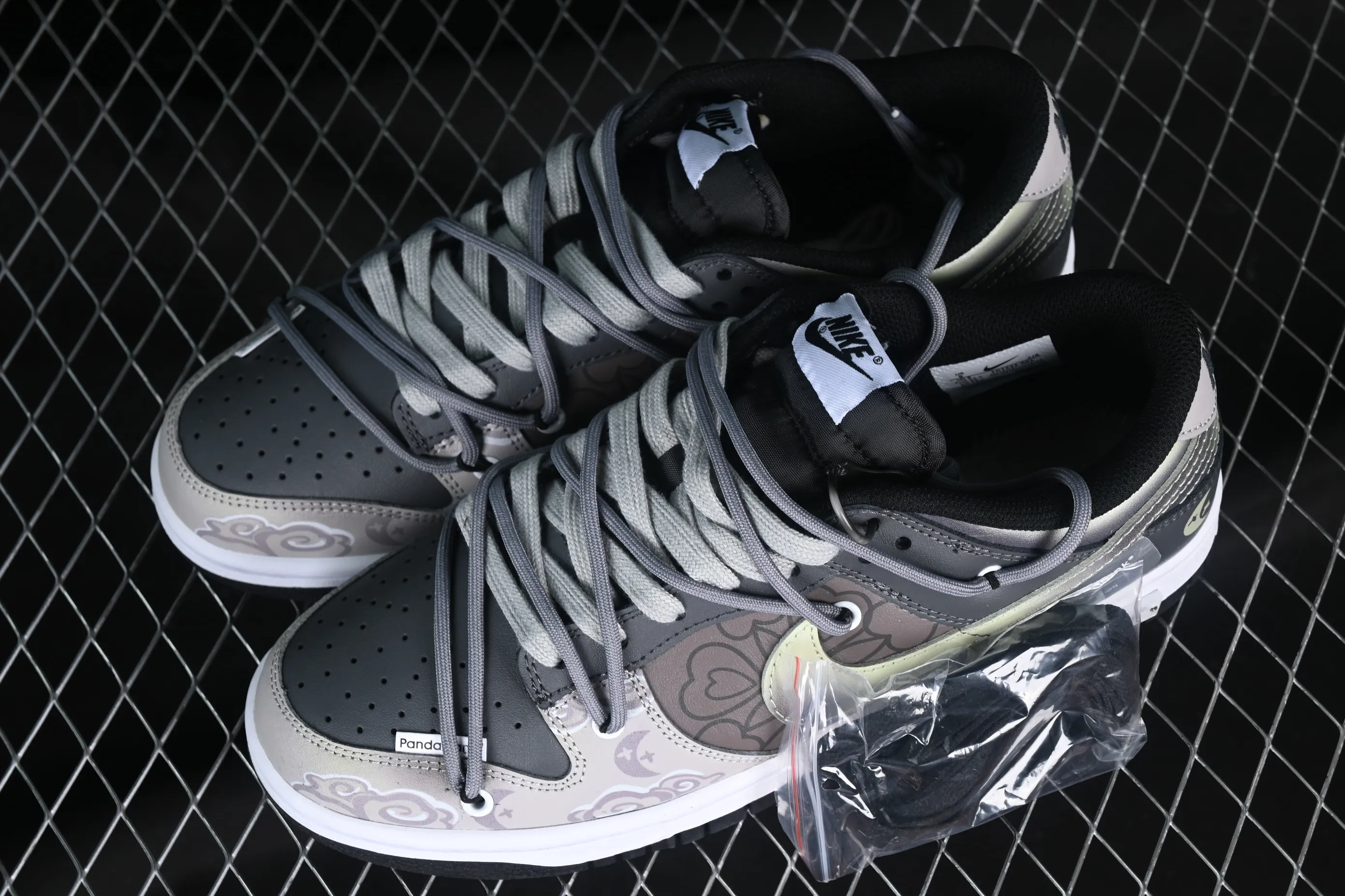 All categories Nk SB Dunk Series Nk SB Dunk Low Low-top sneakers Nk SB Dunk Low Lot "Tide" Panda Prank-Moon Tie Rope SB Dunk Series low-top casual sports skateboard shoes FD1232-001